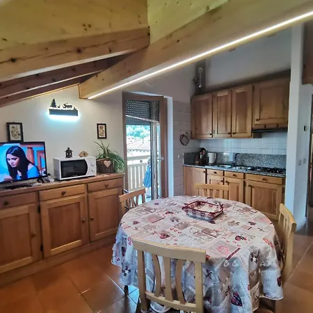 Ferienwohnung Mansarda A Carciato, Trilocale In Montagna Dimaro Exterior foto