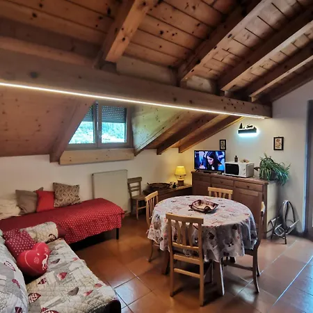 Ferienwohnung Mansarda A Carciato, Trilocale In Montagna Dimaro Exterior foto