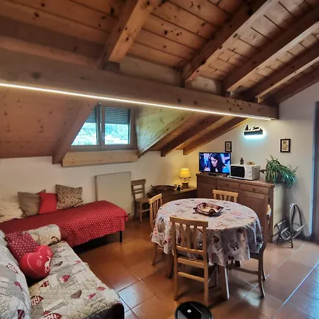 Ferienwohnung Mansarda A Carciato, Trilocale In Montagna Dimaro Exterior foto