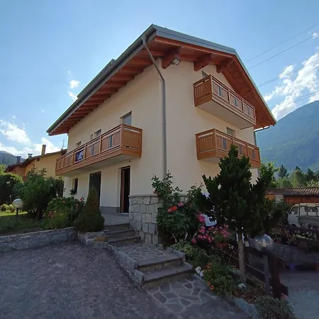 Ferienwohnung Mansarda A Carciato, Trilocale In Montagna Dimaro Exterior foto