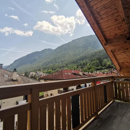 Ferienwohnung Mansarda A Carciato, Trilocale In Montagna Dimaro Exterior foto