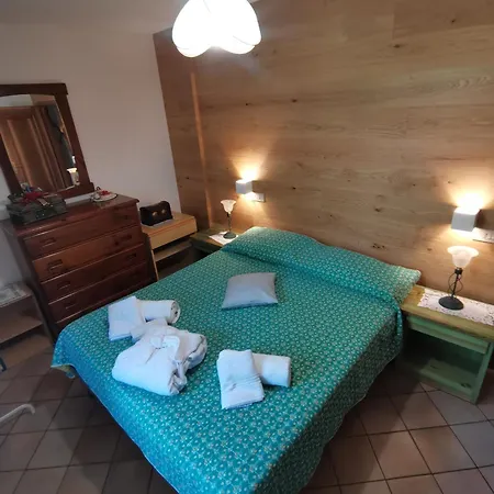Ferienwohnung Mansarda A Carciato, Trilocale In Montagna Dimaro Exterior foto