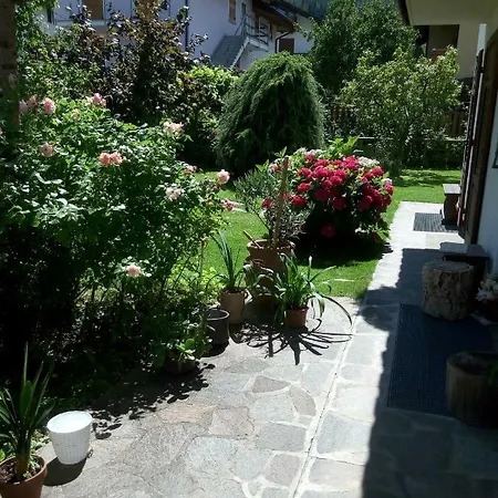 Ferienwohnung Mansarda A Carciato, Trilocale In Montagna Dimaro Exterior foto
