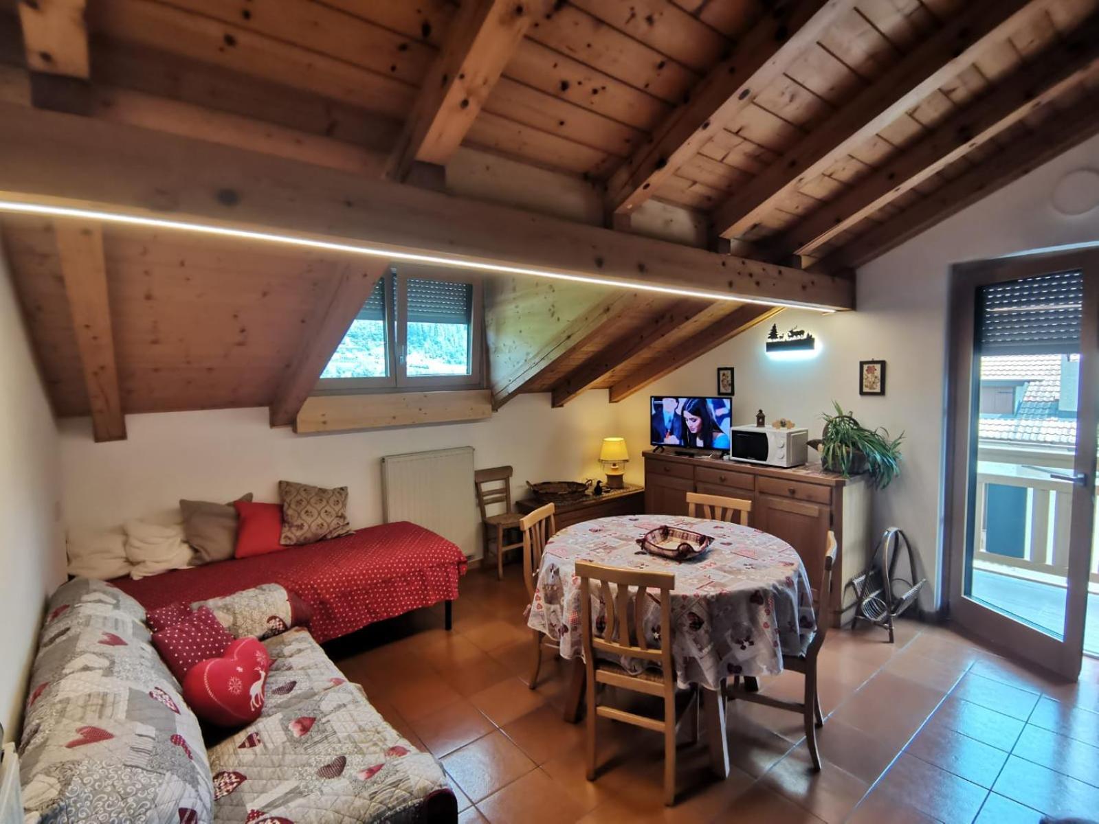 Apartment Mansarda A Carciato, Trilocale In Montagna Dimaro